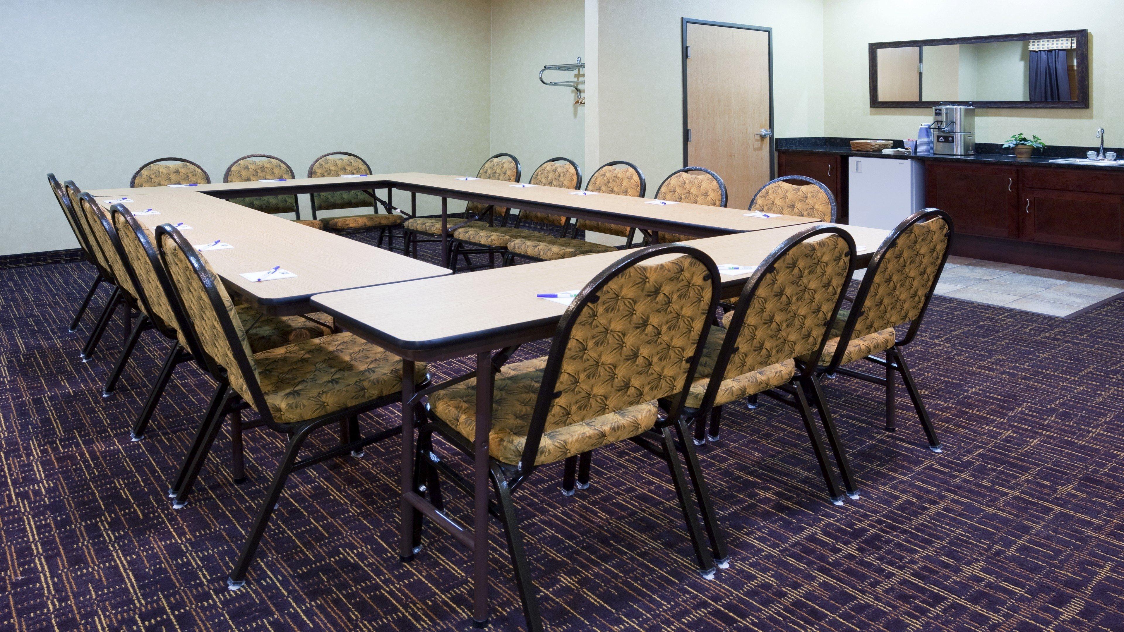 Holiday Inn Express Deforest By Ihg Bagian luar foto