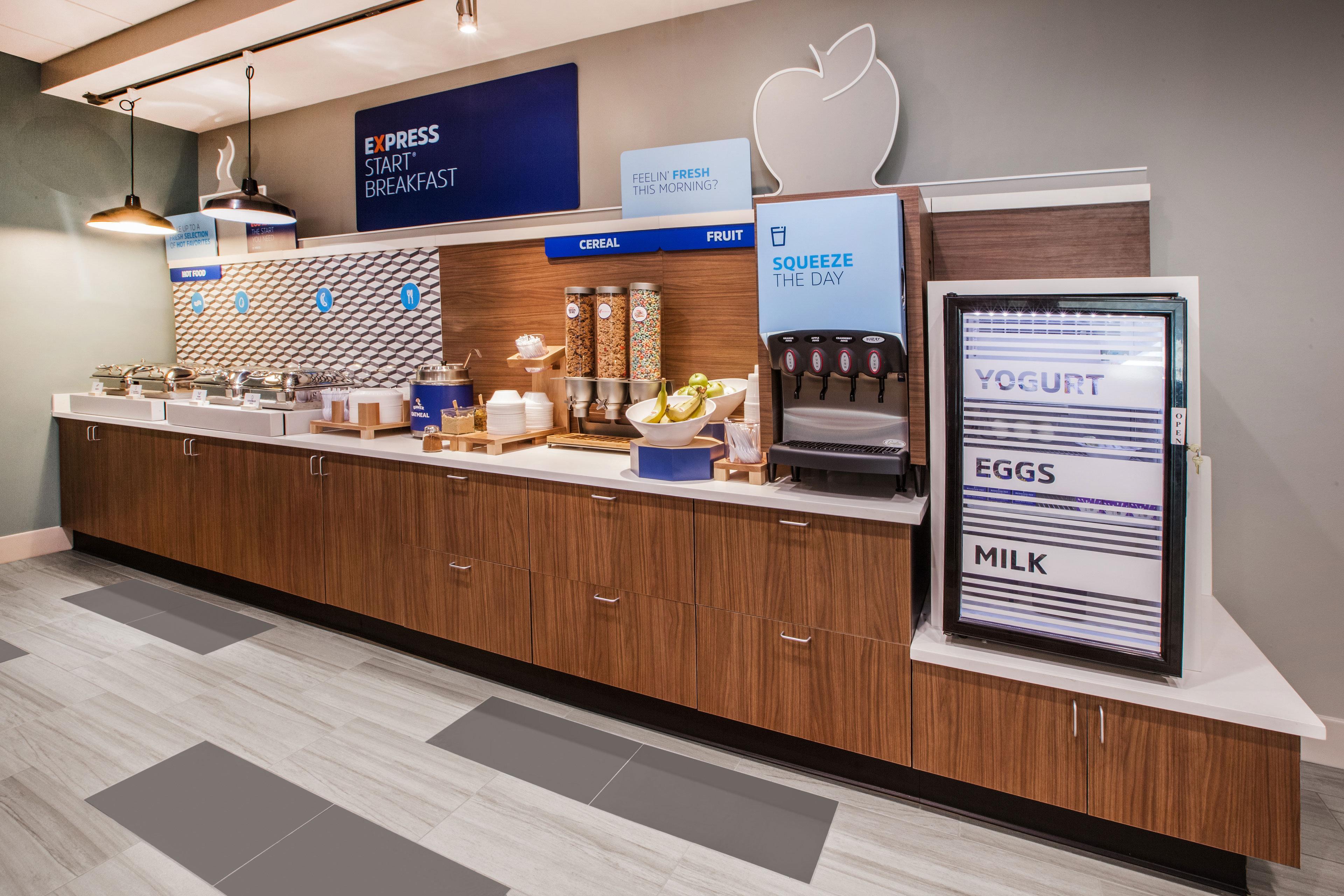 Holiday Inn Express Deforest By Ihg Bagian luar foto