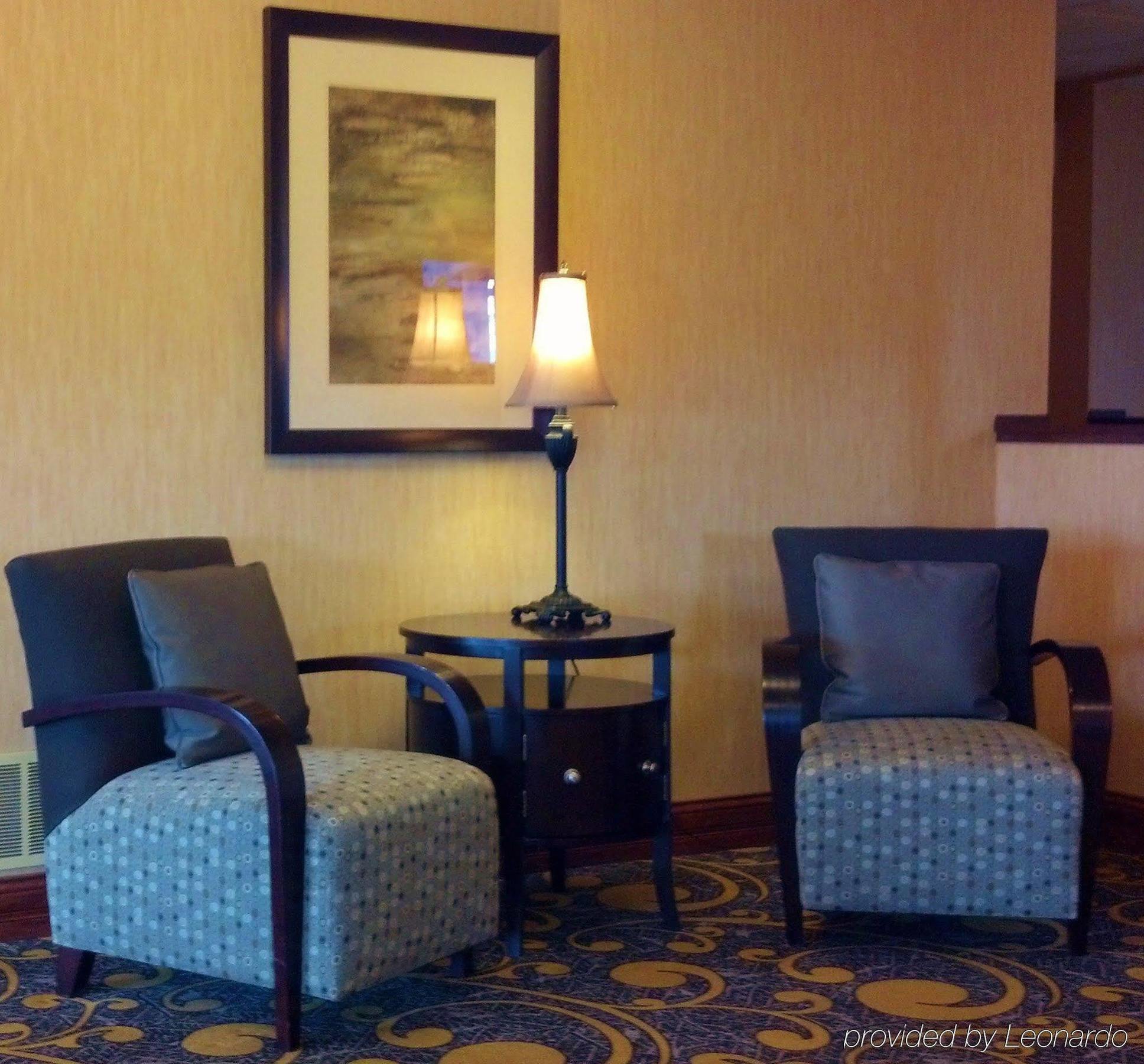 Holiday Inn Express Deforest By Ihg Bagian luar foto
